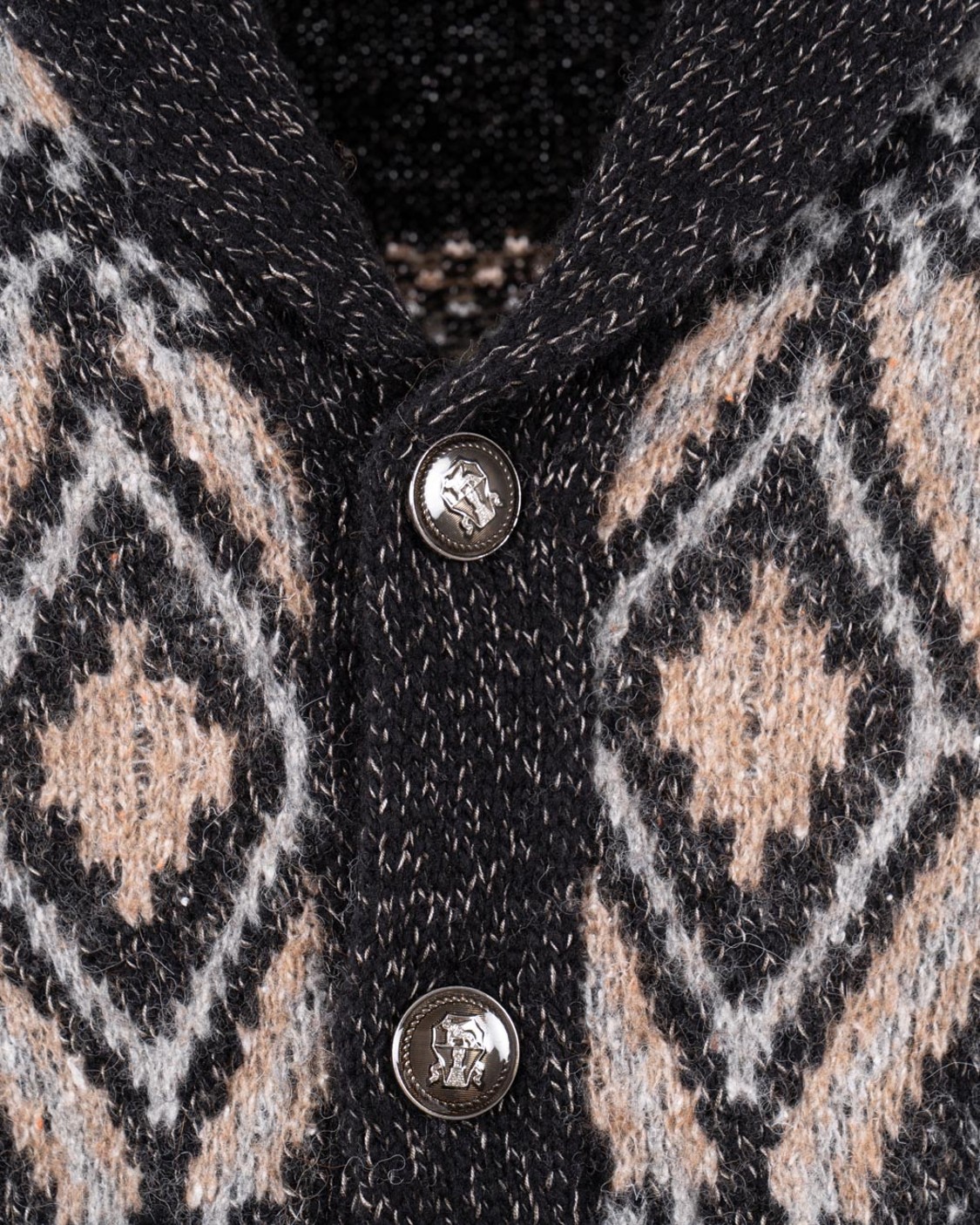 shop BRUNELLO CUCINELLI  Cardigan: Brunello Cucinelli cardigan Geometric Jacquard in lana vergine, seta e cashmere Mouliné con bottoni in metallo.
Chiusura con bottoni in metallo.
Collo sciallato.
Manica raglan.
Polsini e fondo in maglia a coste.
Maglia con diversi punti.
Composizione: 70% LANA VERGINE, 22% SETA, 8% CASHMERE.
Made in Italy.. MRI505406-CUL12 number 3482785